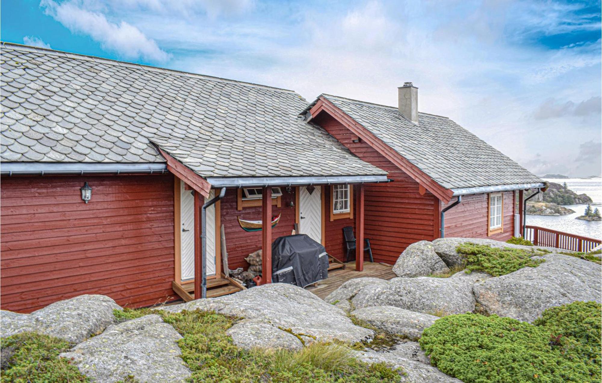 Nice home in Bekkjarvik with 4 Bedrooms Buitenkant foto