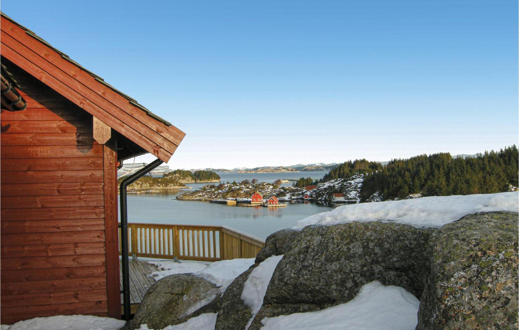 Nice home in Bekkjarvik with 4 Bedrooms Buitenkant foto